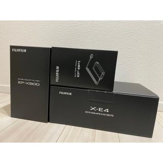 フジフイルム(富士フイルム)のデメキン様専用　新品未開封　FUJIFILM X-E4 レンズキット シルバー(ミラーレス一眼)