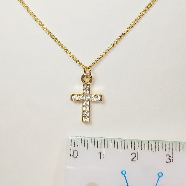 クロス(十字架)のネックレスゴールド　ハンドメイド レディースのアクセサリー(ネックレス)の商品写真