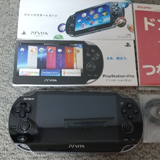 PlayStation Vita(プレイステーションヴィータ)の❮すもも様専用❯ PlayStation®Vita 3G/Wi-Fi 初回限定版 エンタメ/ホビーのゲームソフト/ゲーム機本体(携帯用ゲーム機本体)の商品写真