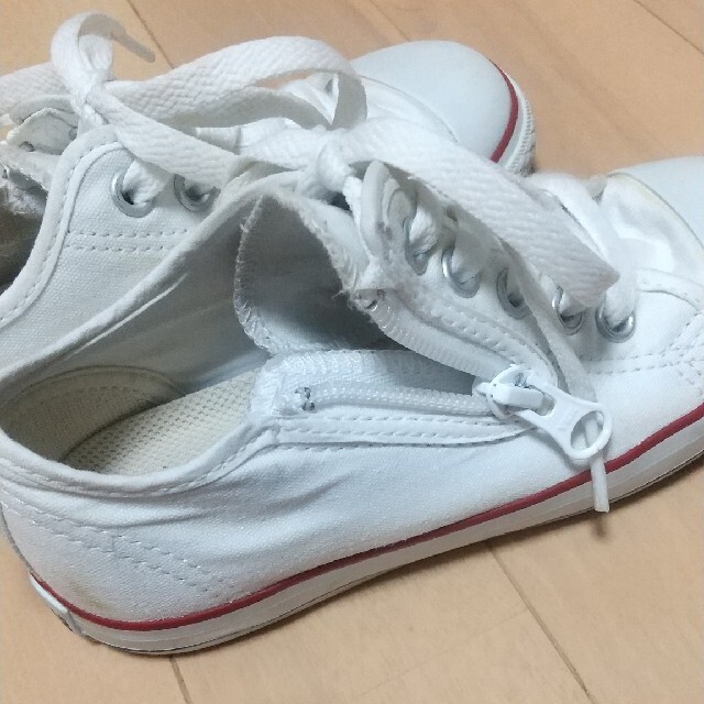 CONVERSE(コンバース)のCONVERSE １８cm ホワイト キッズ/ベビー/マタニティのキッズ靴/シューズ(15cm~)(スニーカー)の商品写真