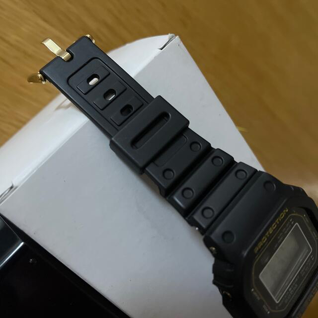 G-SHOCK(ジーショック)のCASIO1983年発売生産終了マイナスネジ海外ファーストDW-5000C-1B メンズの時計(腕時計(デジタル))の商品写真