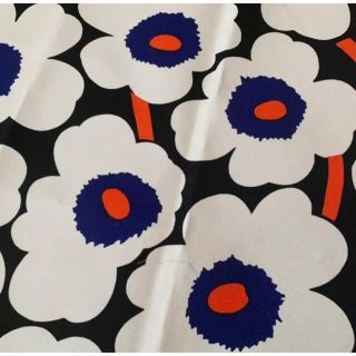 マリメッコ(marimekko)の新品★marimekko はぎれ　キャンバス生地　ピエニウニッコ　黒　オレンジ(生地/糸)