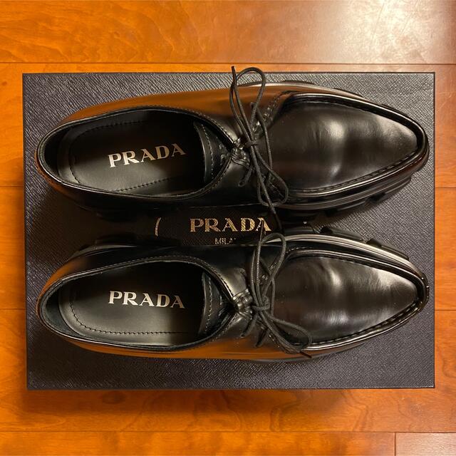 PRADA(プラダ)のPRADA プラダ モノリス ブラッシュドレザー レースアップ シューズ UK7 メンズの靴/シューズ(ドレス/ビジネス)の商品写真