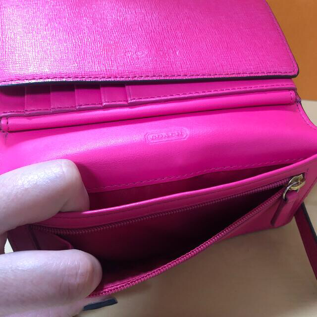 COACH(コーチ)の💕美品💕coach💕ピンクお財布ショルダー💕 レディースのバッグ(ショルダーバッグ)の商品写真