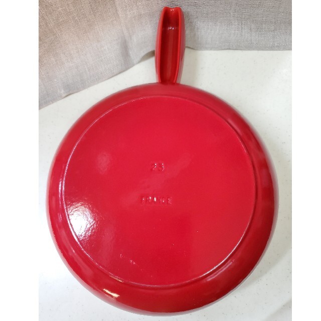 STAUB(ストウブ)のSTAUB☆ストウブフォンデュ鍋（23センチ） インテリア/住まい/日用品のキッチン/食器(収納/キッチン雑貨)の商品写真