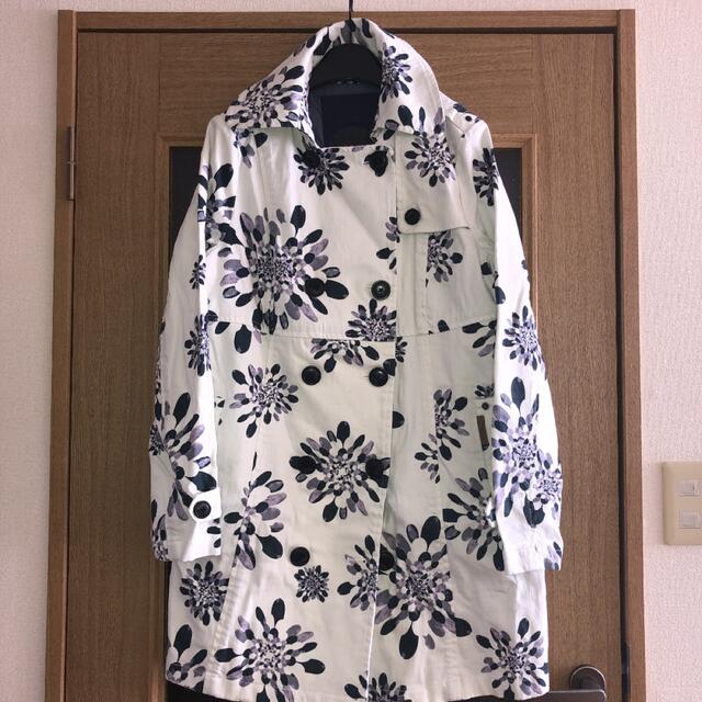SPOOM  トレンチ風　ホワイトデニム花柄コート レディースのジャケット/アウター(その他)の商品写真