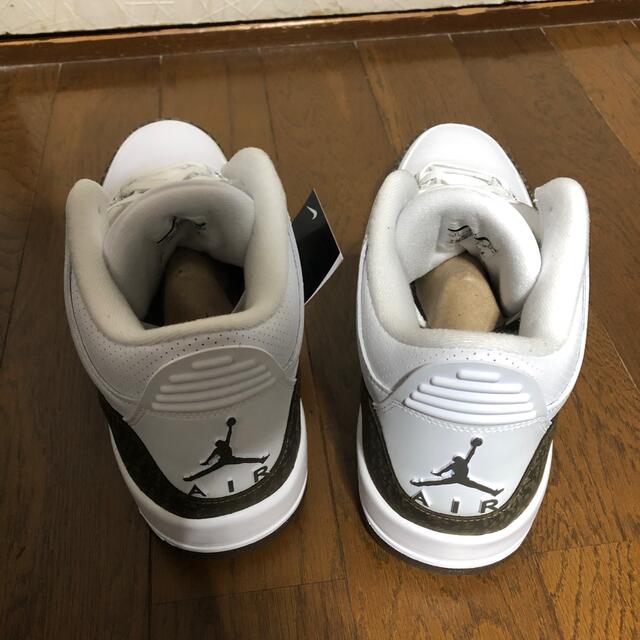 NIKE(ナイキ)のエアジョーダン3 レトロ　モカ　新品未使用箱タグ付き メンズの靴/シューズ(スニーカー)の商品写真