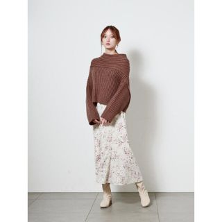 snidel ONLINE限定 アシメケーブルニット×プリントスカートセット