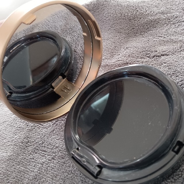 laura mercier(ローラメルシエ)のLauramercierクッションファンデケース コスメ/美容のメイク道具/ケアグッズ(ボトル・ケース・携帯小物)の商品写真