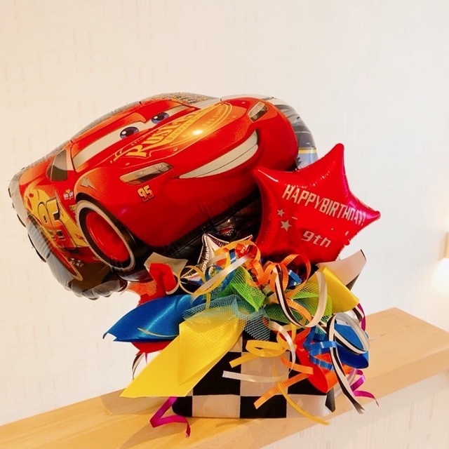 Disney カーズからおめでとう 名前入りバルーン バルーンギフト 誕生日 プレゼントの通販 By Music Balloon Party ディズニーならラクマ