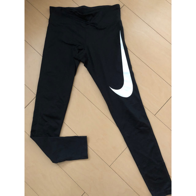 NIKE(ナイキ)のNIKEスパッツ　ビッグスウッシュ レディースのレッグウェア(レギンス/スパッツ)の商品写真