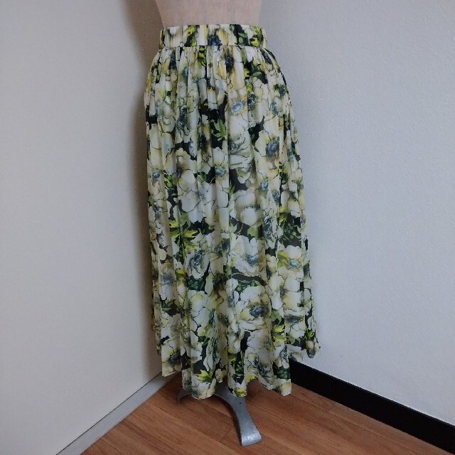tiara(ティアラ)のtiara☆花柄スカート レディースのスカート(ロングスカート)の商品写真