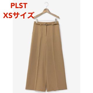 プラステ(PLST)のほぼ新品＊大草直子さん着 PLST バックサテンストレッチベルト付きワイドパンツ(カジュアルパンツ)