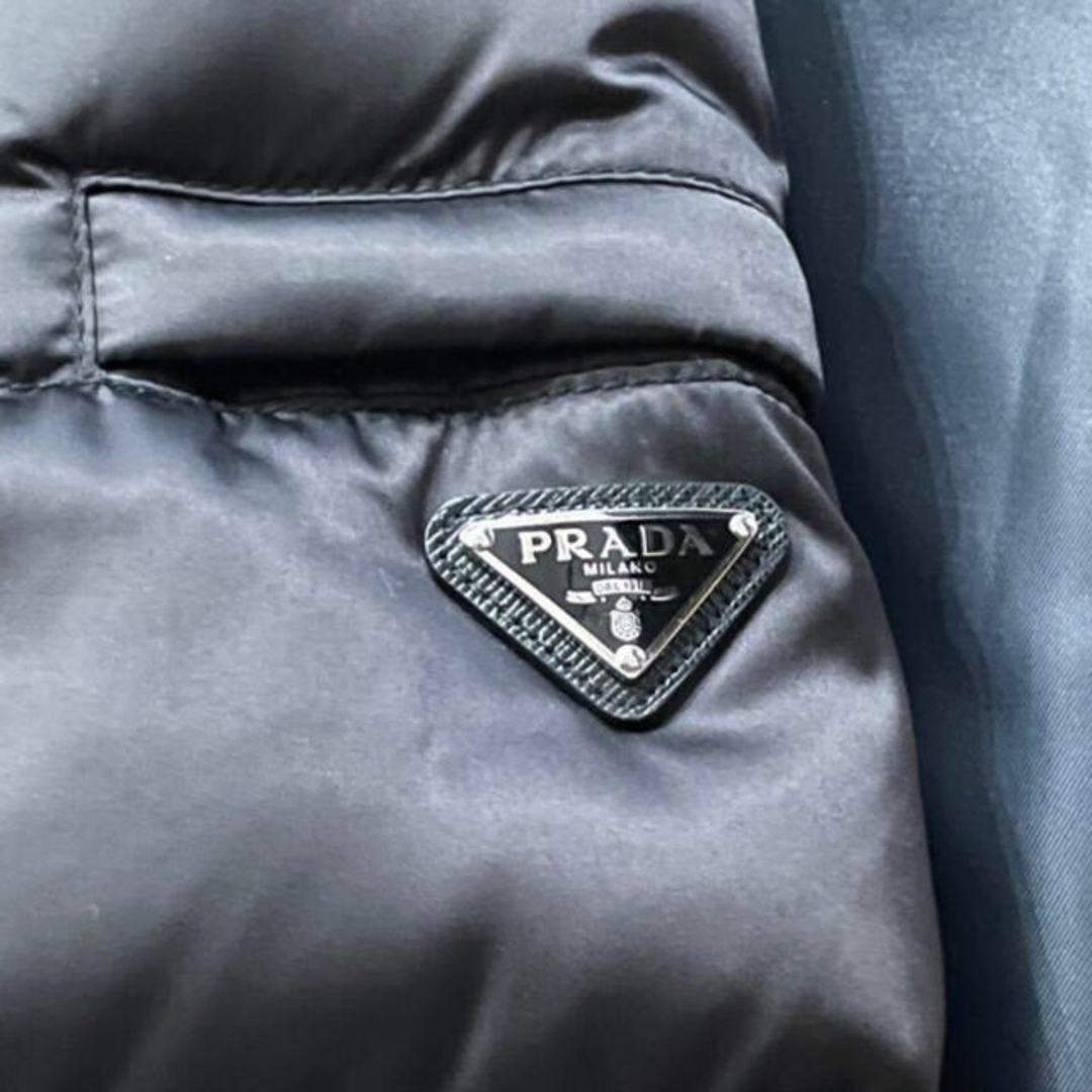 PRADA(プラダ)の♡プラダ♡ ファー付きダウンコート　ブラック　美品　40サイズ レディースのジャケット/アウター(ダウンコート)の商品写真