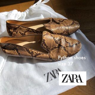 ザラ(ZARA)のzara python pumps shoes 24.5(ローファー/革靴)