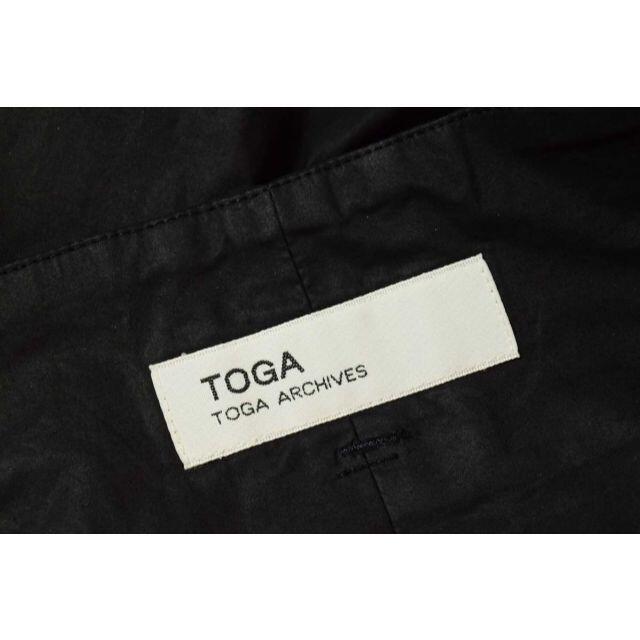 TOGA(トーガ)のTOGA コーティング コットン タックパンツ レディースのパンツ(カジュアルパンツ)の商品写真