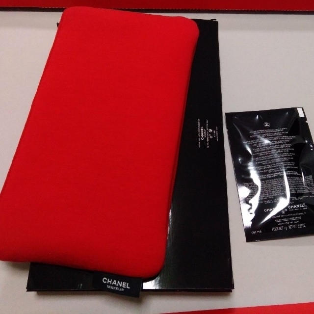 CHANEL(シャネル)の送込 マスカラ付 赤 コスメ メイク ポーチ シャネル ノベルティ レディースのファッション小物(ポーチ)の商品写真