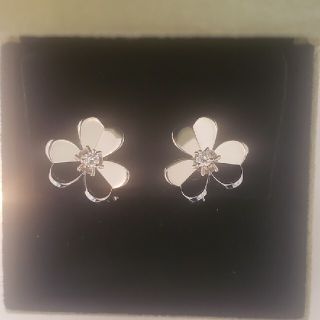 ヴァンクリーフアンドアーペル(Van Cleef & Arpels)のご専用　ヴァンクリーフ&アーペルフリヴォル　イヤリング　スモールモデル　WG(イヤリング)