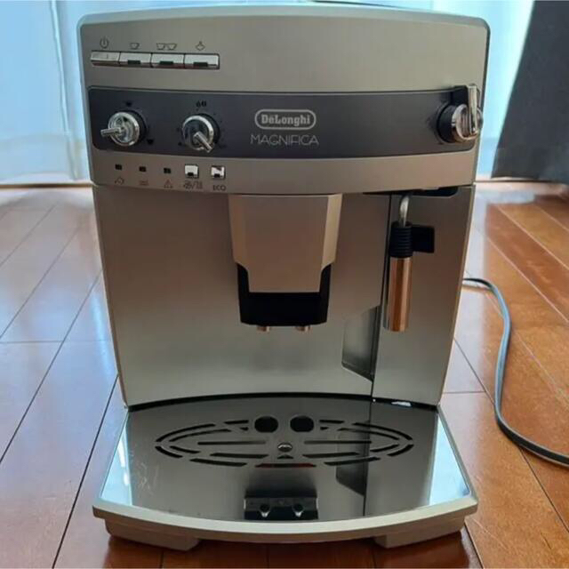 DeLonghi(デロンギ)のあぽ様専用　全自動エスプレッソマシン　デロンギ　マグニフィカ スマホ/家電/カメラの調理家電(エスプレッソマシン)の商品写真