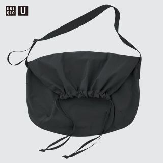 ユニクロ(UNIQLO)のUNIQLO U ユニクロユー ドローストリングショルダーバッグ黒新品(ショルダーバッグ)