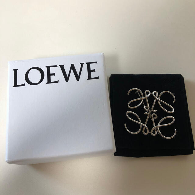 ロエベ　LOEWE ブローチ　シルバー　　アナグラム　パラジウム