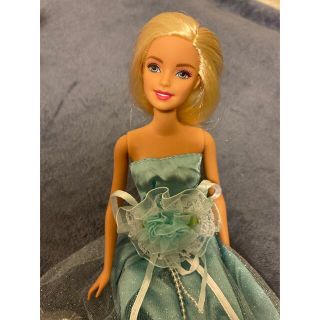 バービー(Barbie)のbarbie⭐️グリーンのドレスバービー1体(キャラクターグッズ)