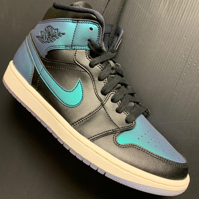 retroAIR JORDAN 1 MID  IRIDESCENT