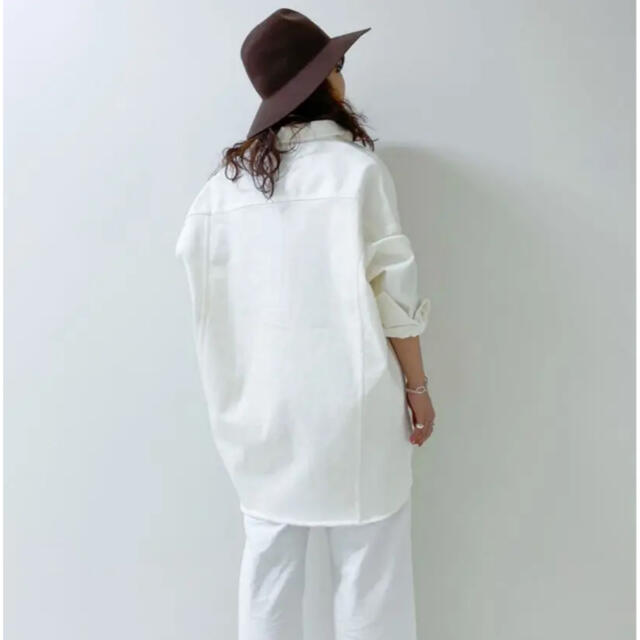 Plage(プラージュ)の美品　ヘルシーデニム  デニムビッグシャツ chalk レディースのトップス(シャツ/ブラウス(長袖/七分))の商品写真