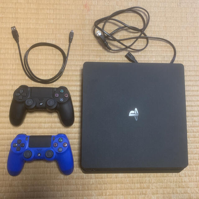 PlayStation4(プレイステーション4)のPlayStation®4 ジェット・ブラック 500GB CUH-2000A エンタメ/ホビーのゲームソフト/ゲーム機本体(家庭用ゲーム機本体)の商品写真