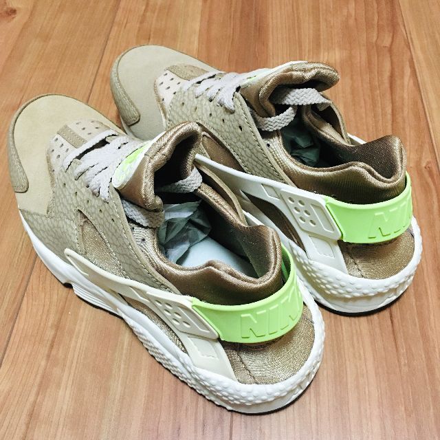 NIKE(ナイキ)の【超希少・28cm・未使用・廃番】ナイキ エア ハラチ ラン プレミアム メンズの靴/シューズ(スニーカー)の商品写真