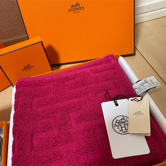 Hermes(エルメス)のエルメス　ハンカチ&チーク コスメ/美容のベースメイク/化粧品(チーク)の商品写真