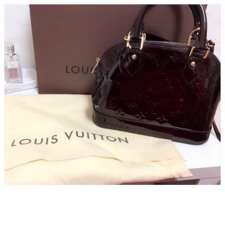 ルイヴィトン(LOUIS VUITTON)のアルマbb モノグラムヴェルニ 美品(ハンドバッグ)