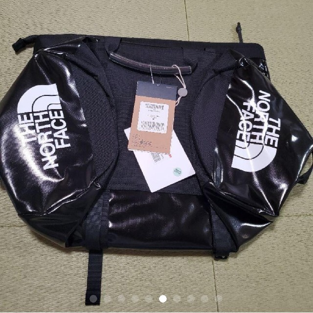 THE NORTH FACE(ザノースフェイス)の【新品】THE NORTH FACE   2WAY バッグ　ブラック メンズのバッグ(ドラムバッグ)の商品写真