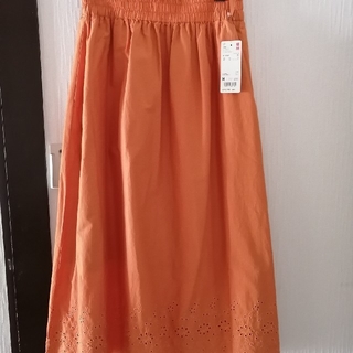 ユニクロ(UNIQLO)の新品　スカート　オレンジ　刺繍入り　ユニクロ　M(ロングスカート)