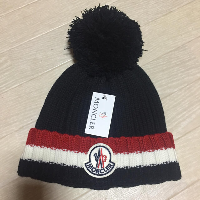 MONCLER(モンクレール)の新品！モンクレール ニット帽 レディースの帽子(ニット帽/ビーニー)の商品写真