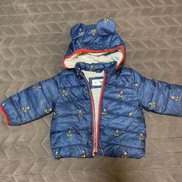 gap ベビー ミッキー　中綿ダウン　90 キッズ/ベビー/マタニティのキッズ服男の子用(90cm~)(ジャケット/上着)の商品写真