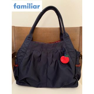 ファミリア(familiar)の美品！ファミリア　familiar マザーズバッグ　リンゴチャーム付き(マザーズバッグ)