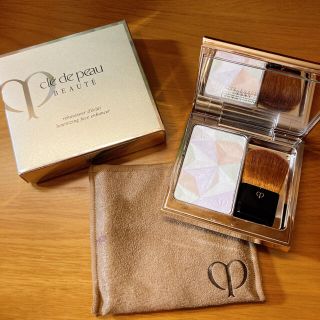 クレドポーボーテ(クレ・ド・ポー ボーテ)のclé de peau BEAUTÉ レオスールデクラ 17(フェイスカラー)