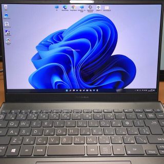 エイスース(ASUS)の有機EL ディスプレイ　ASUS ZenBook13ノートPC(ノートPC)