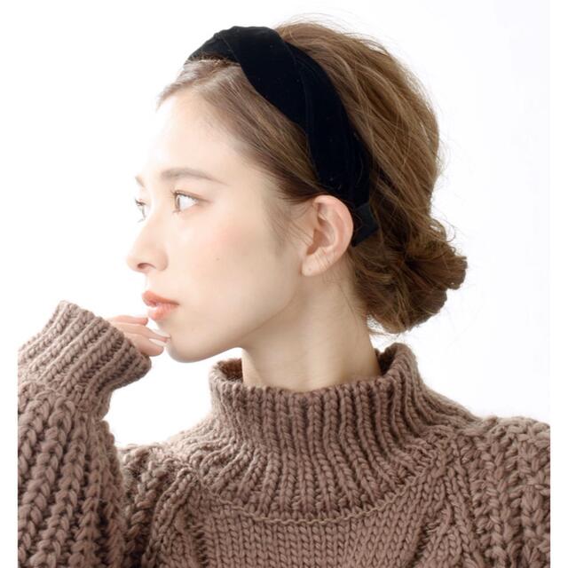 【新品】神戸ヴァンテーヌ ツイストベロアカチューシャ レディースのヘアアクセサリー(カチューシャ)の商品写真