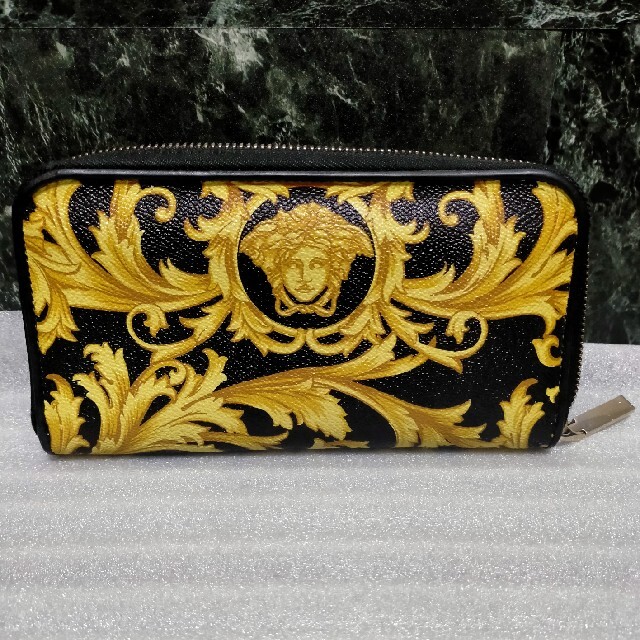 ☆プレゼントにもオススメ☆【新品、未使用】versace 長財布 バロック柄