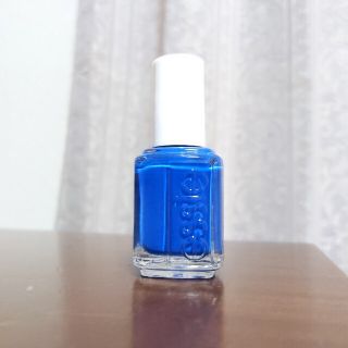 エッシー(Essie)のエッシー　ネイルポリッシュ　679　ブルー　青　マニキュア　ＭＥＺＭＥＲＩＳＥＤ(マニキュア)