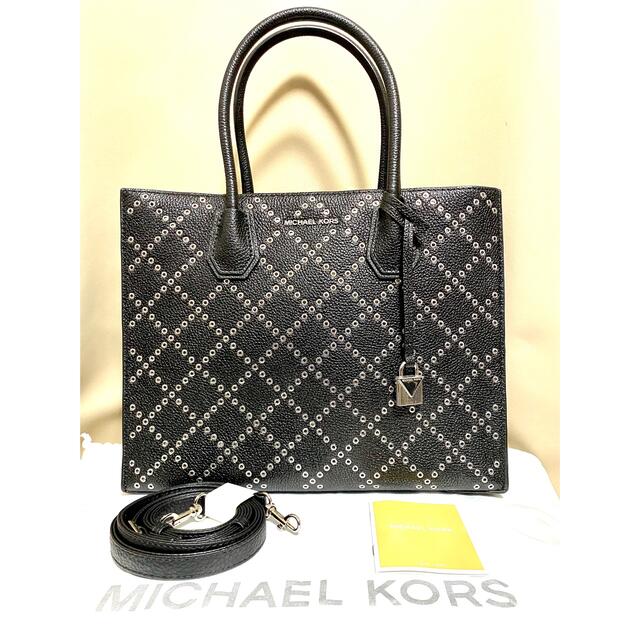 Michael Kors(マイケルコース)の✴︎新品未使用✴︎マイケルコース2wayトート マーサー スタッズ×グロメット レディースのバッグ(トートバッグ)の商品写真