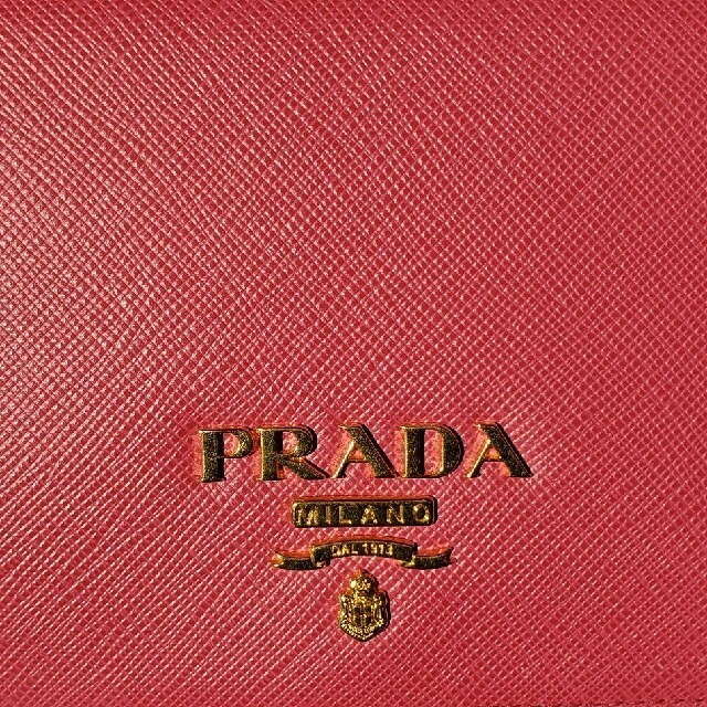PRADA(プラダ)のPRADAチェーンウォレット レディースのファッション小物(財布)の商品写真