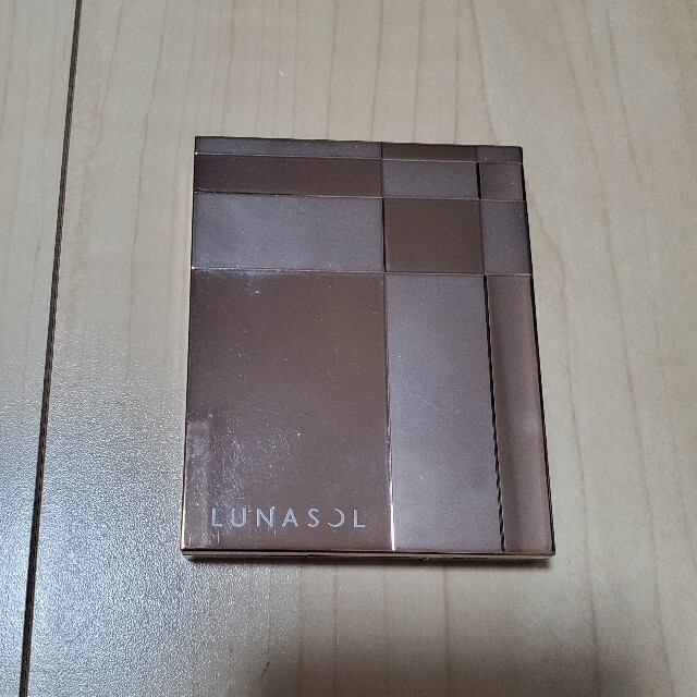 LUNASOL(ルナソル)のルナソルスキンモデリングアイズ01 beige beige コスメ/美容のベースメイク/化粧品(アイシャドウ)の商品写真