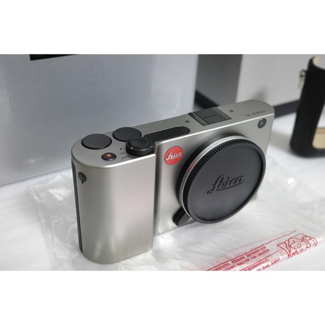 LEICA(ライカ)の【美品|保証1年残】LEICA TLチタン / A&A ボディケース付 スマホ/家電/カメラのカメラ(ミラーレス一眼)の商品写真