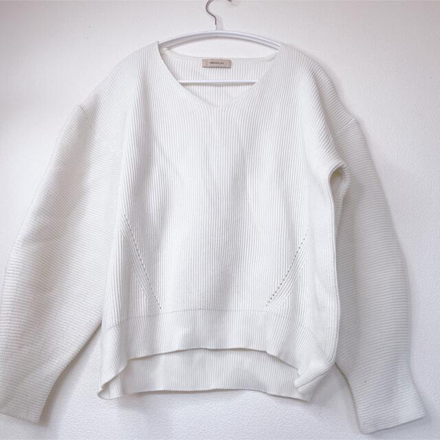 L 超ゆったり　厚手あったか白ニット　形かわい♪ チクチクしない長袖セーター レディースのトップス(ニット/セーター)の商品写真