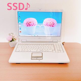 フジツウ(富士通)の✨SSDで動作快適✨初心者でもすぐに使える✨定番ホワイト富士通ノートパソコン(ノートPC)