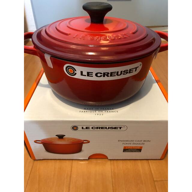 LE CREUSET(ルクルーゼ)のル・クルーゼ シグニチャー ココットロンド20cm チェリーレッド 新品未使用 インテリア/住まい/日用品のキッチン/食器(鍋/フライパン)の商品写真