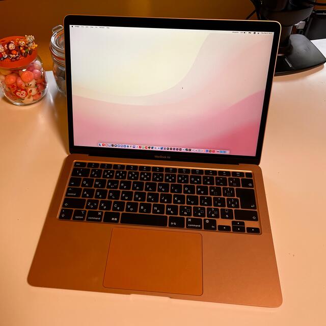 Apple(アップル)のM1 MacBook Air ゴールド スマホ/家電/カメラのPC/タブレット(ノートPC)の商品写真